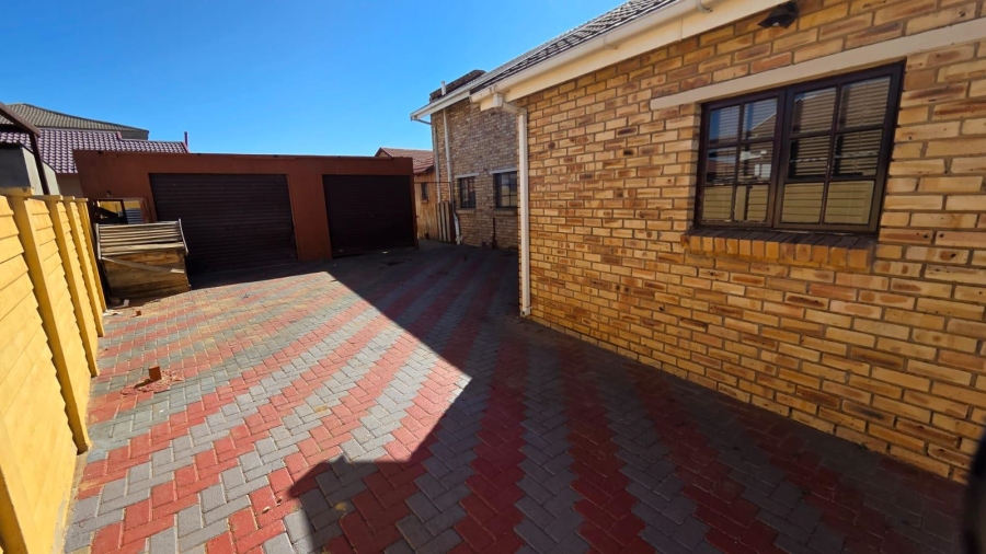 3 Bedroom Property for Sale in Vista Park Free State